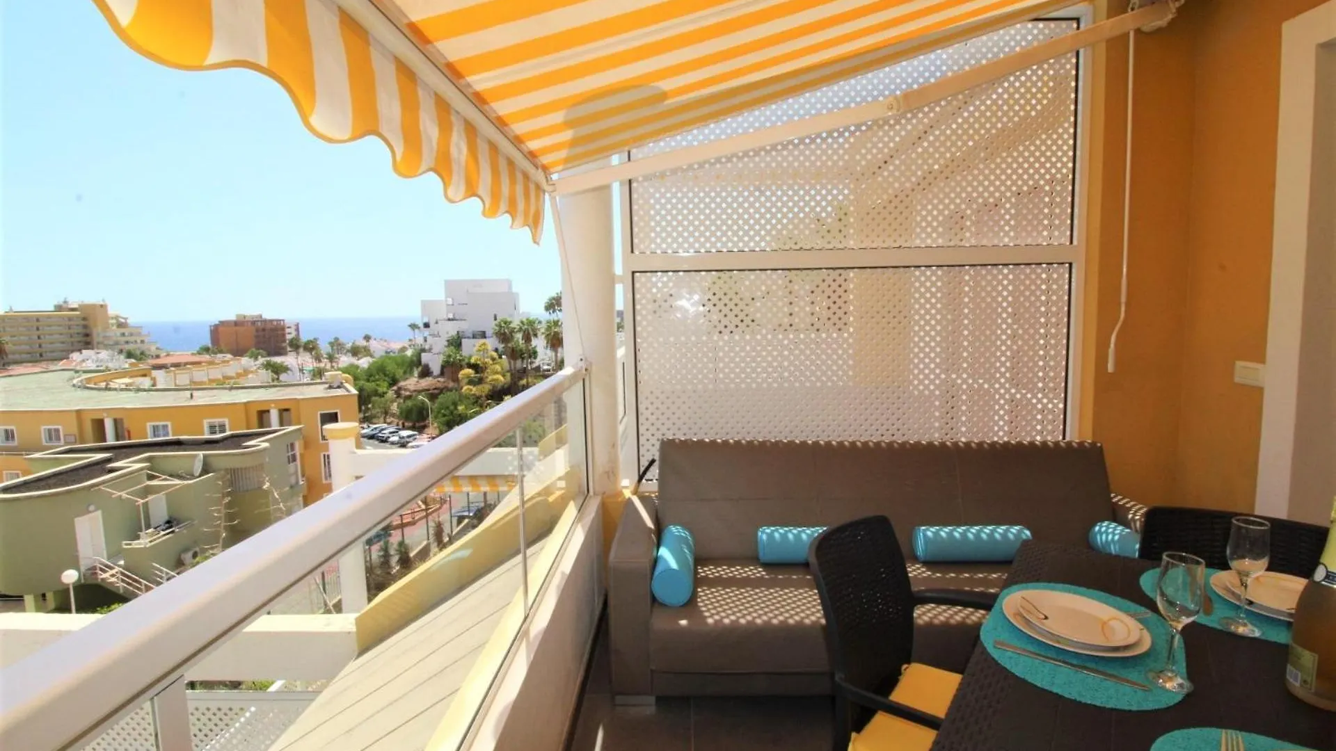 Zebra 3 Piscines Daire Costa Adeje İspanya